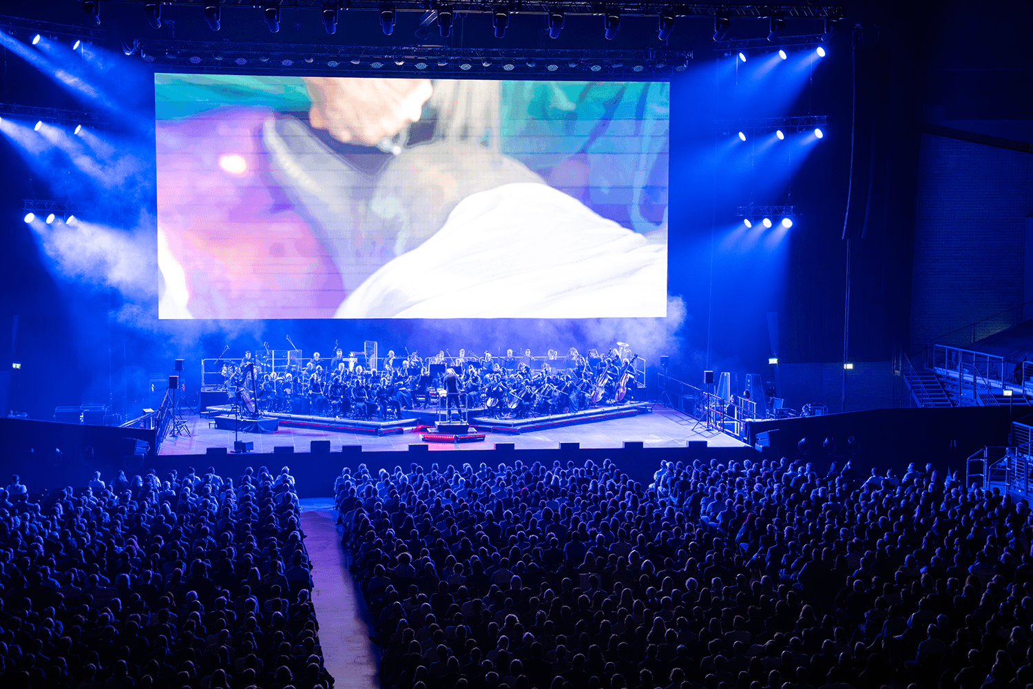 Walkie Talkies auf einer Metallkiste