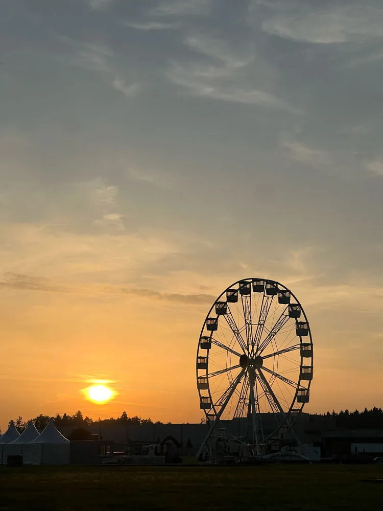 Riesenrad im Sonnenuntergang beim Southside Festival
